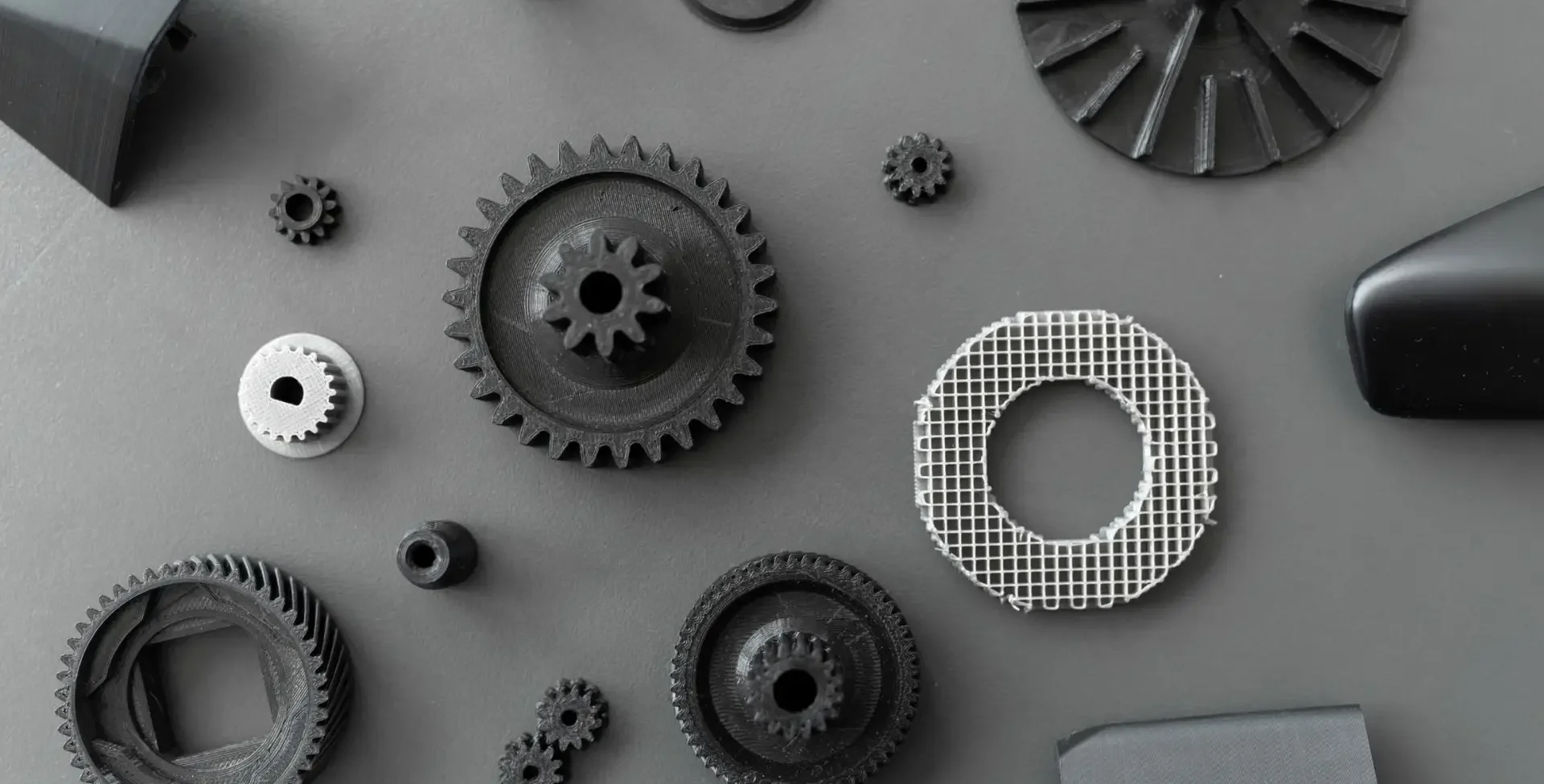 3d printed objects on the table in the laboratory nxudsw5 (1)